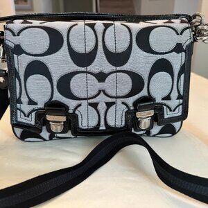 Coach Bag Purse w/ should strap